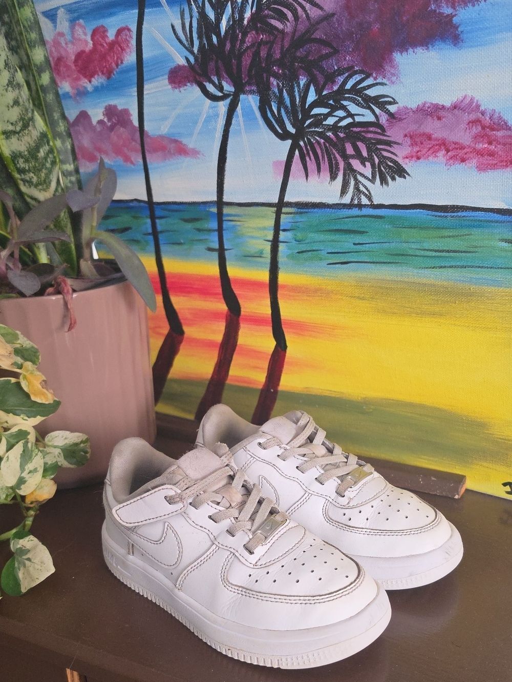 Nike White Leather Low-Top Sneakers with Light Gray Accents